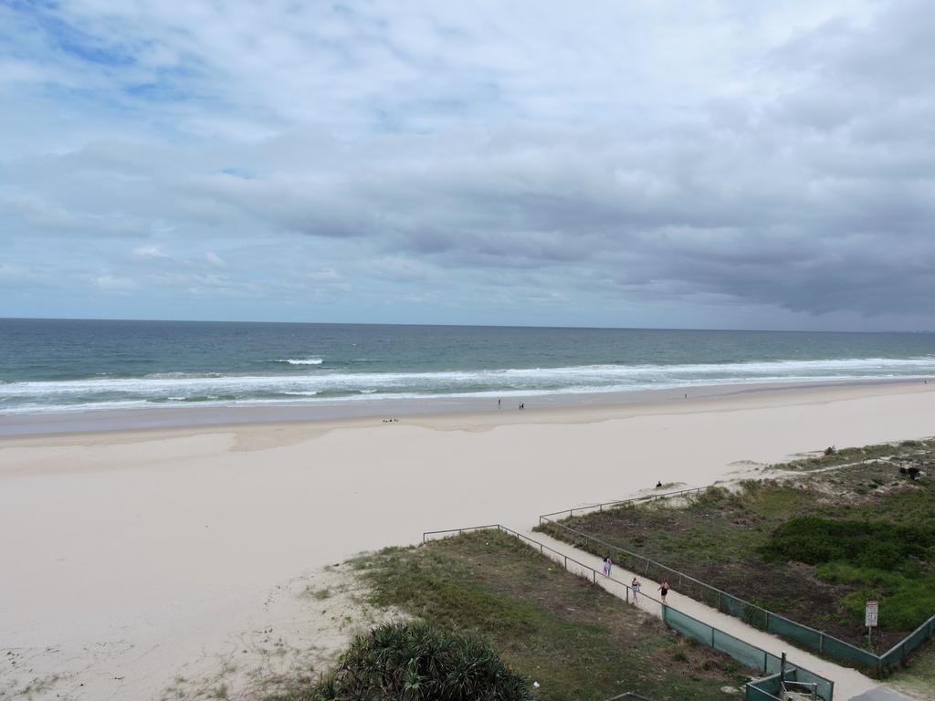 President Holiday Apartments - Absolute Beachfront Gold Coast Dış mekan fotoğraf