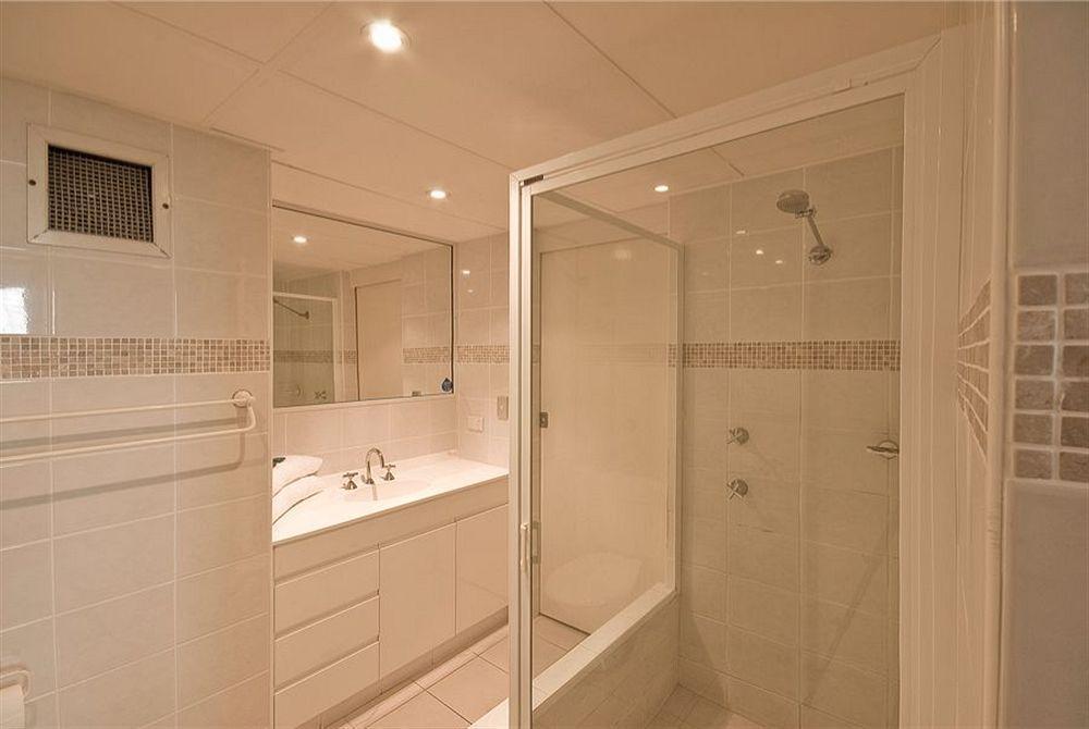 President Holiday Apartments - Absolute Beachfront Gold Coast Dış mekan fotoğraf