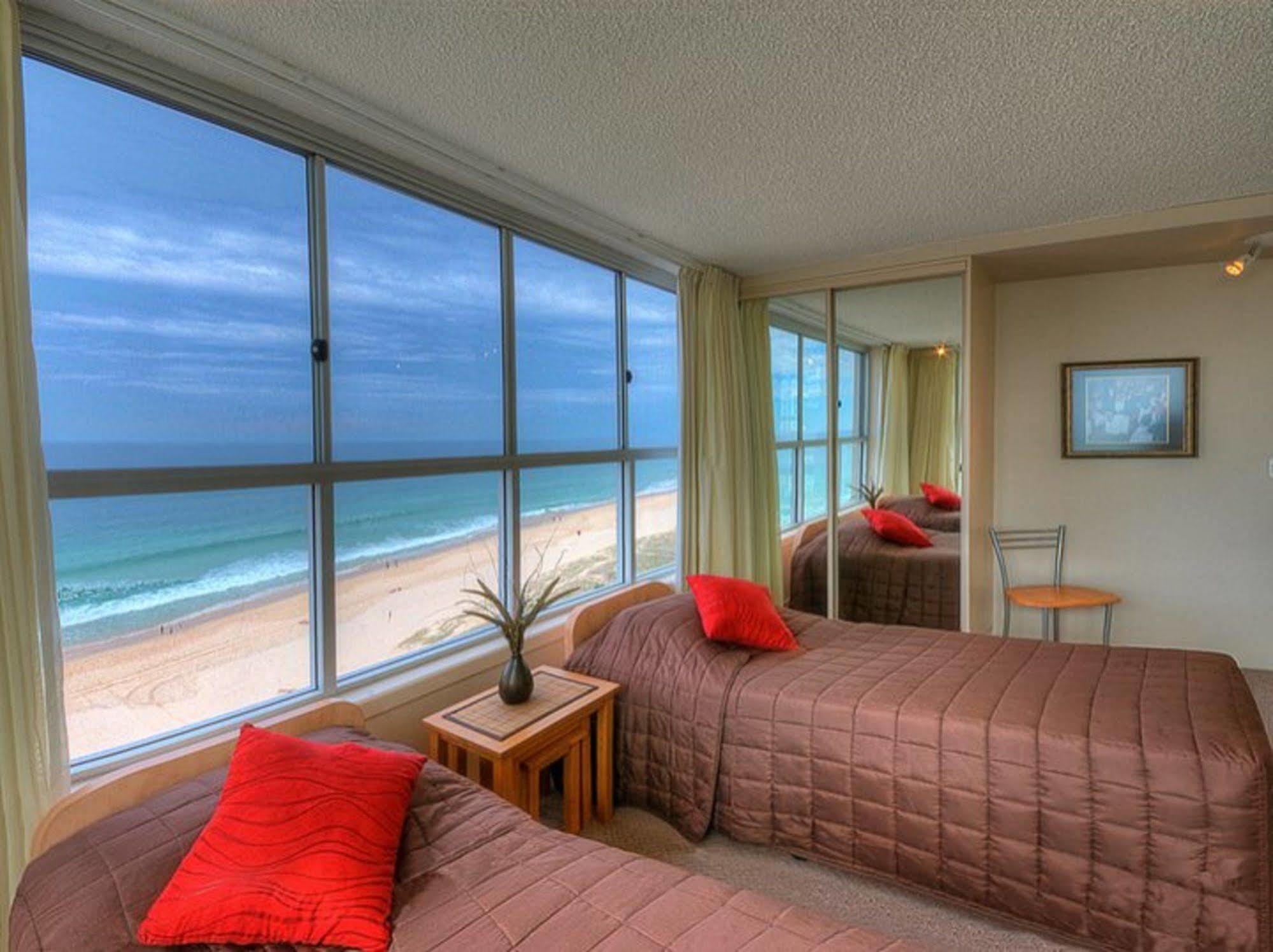 President Holiday Apartments - Absolute Beachfront Gold Coast Dış mekan fotoğraf