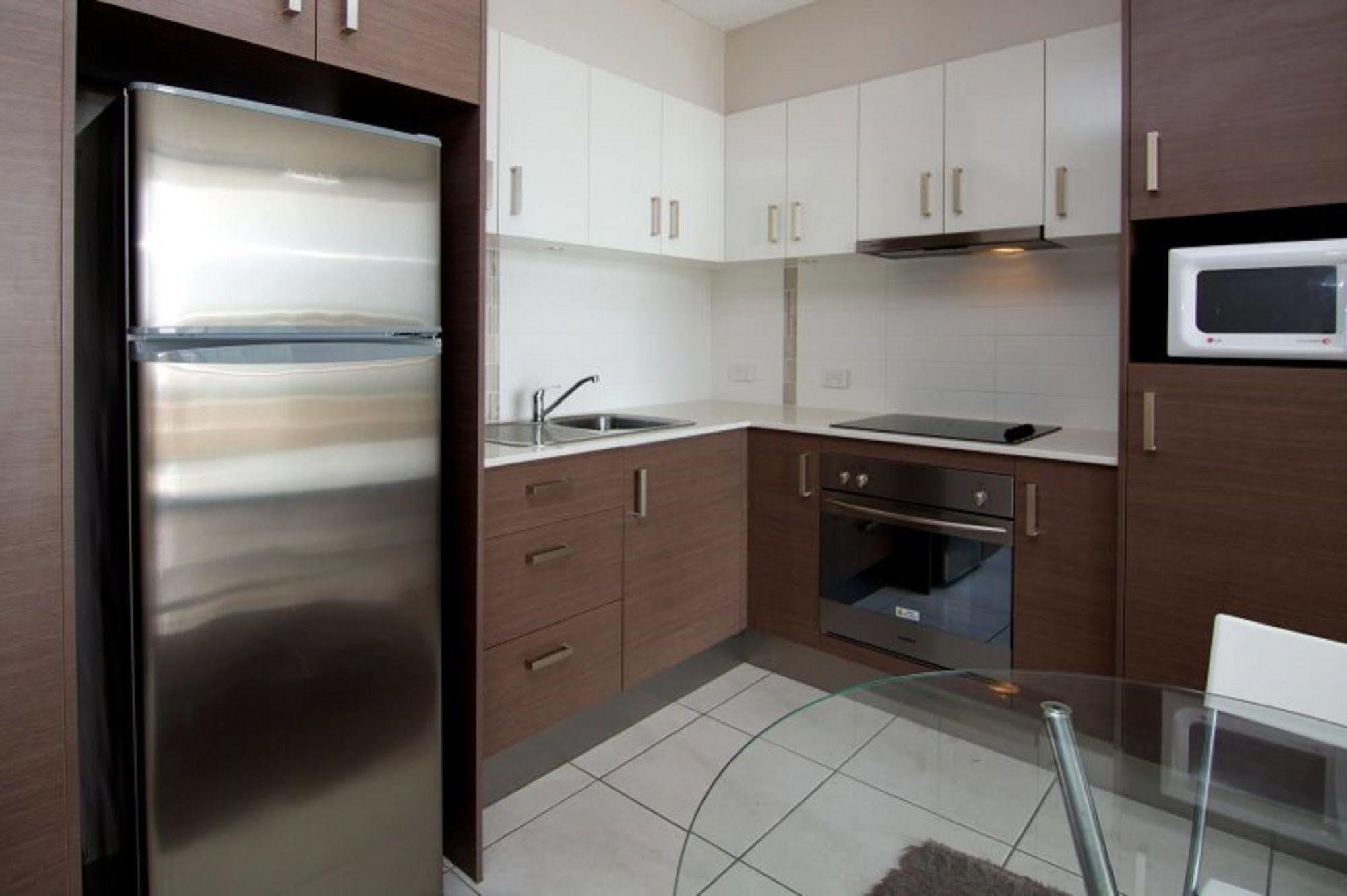 President Holiday Apartments - Absolute Beachfront Gold Coast Dış mekan fotoğraf