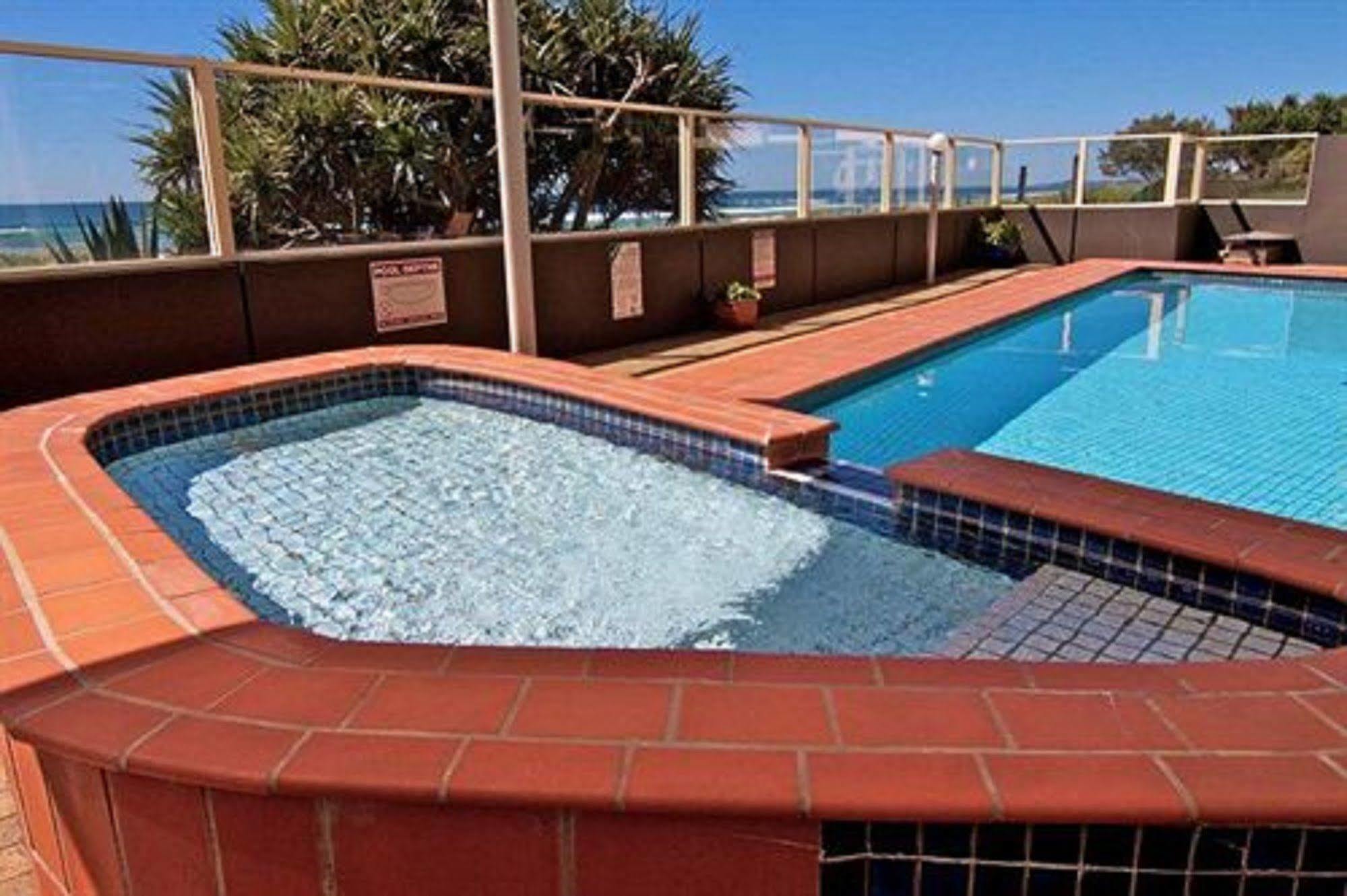 President Holiday Apartments - Absolute Beachfront Gold Coast Dış mekan fotoğraf