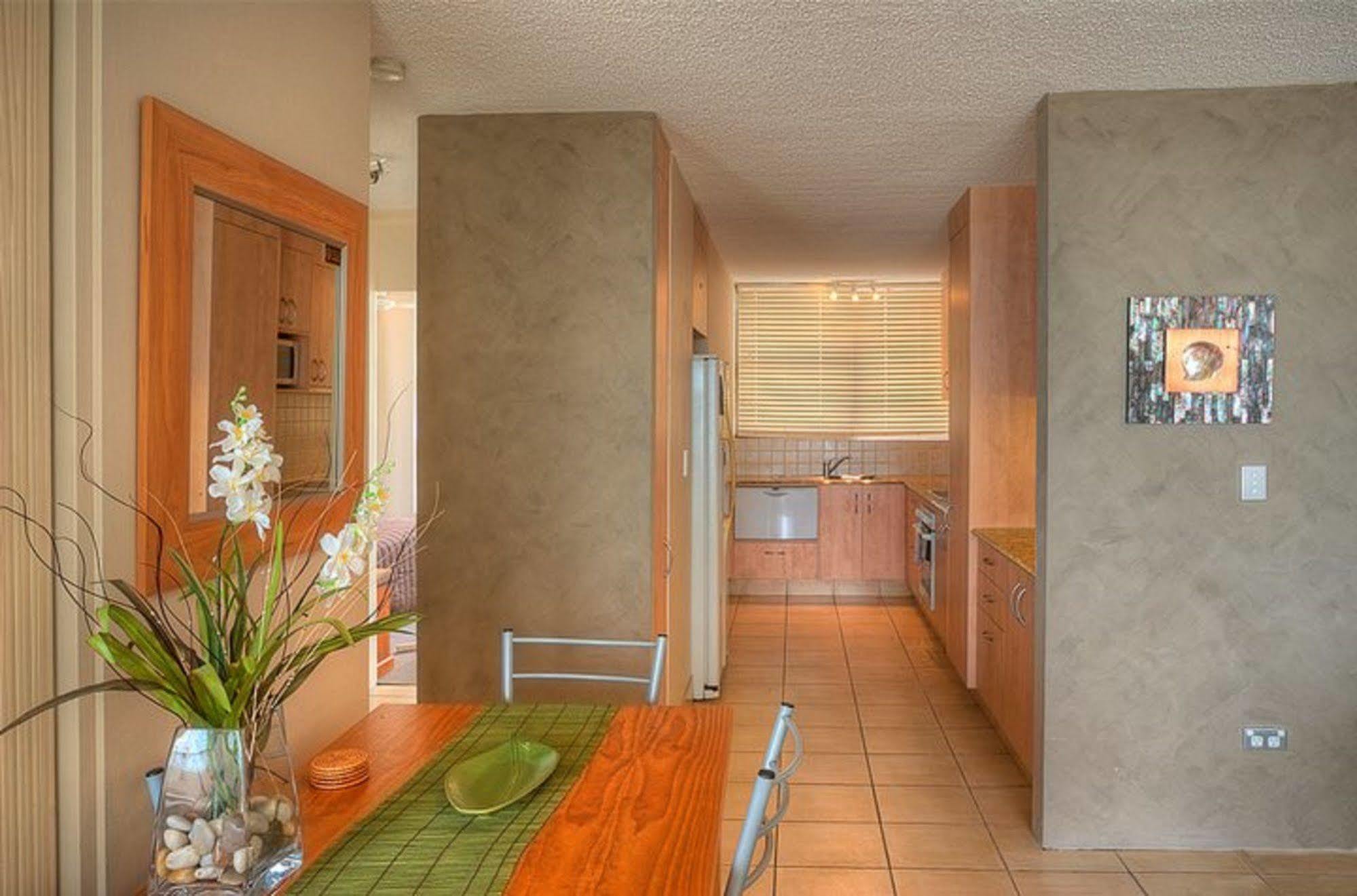 President Holiday Apartments - Absolute Beachfront Gold Coast Dış mekan fotoğraf