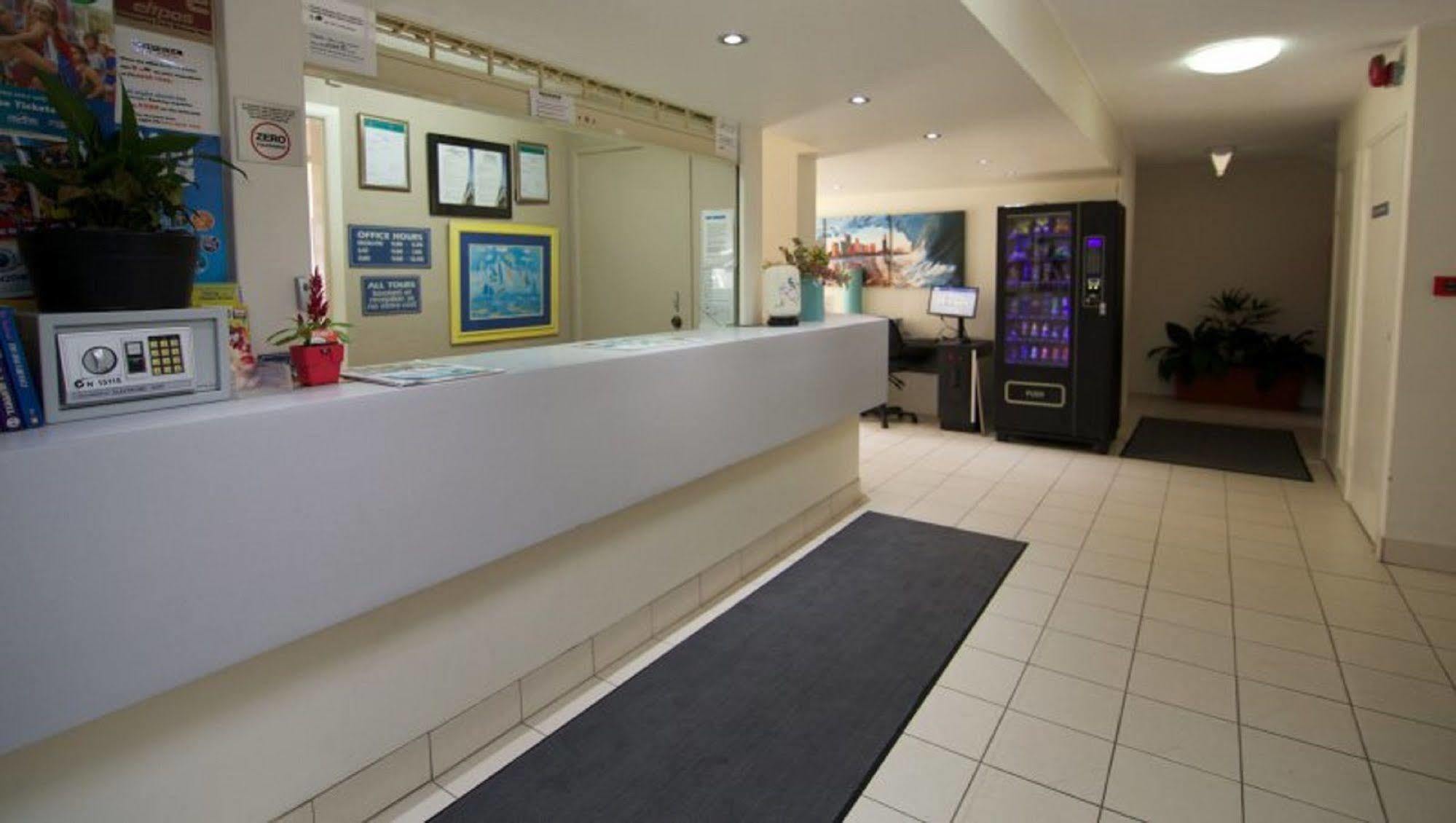 President Holiday Apartments - Absolute Beachfront Gold Coast Dış mekan fotoğraf