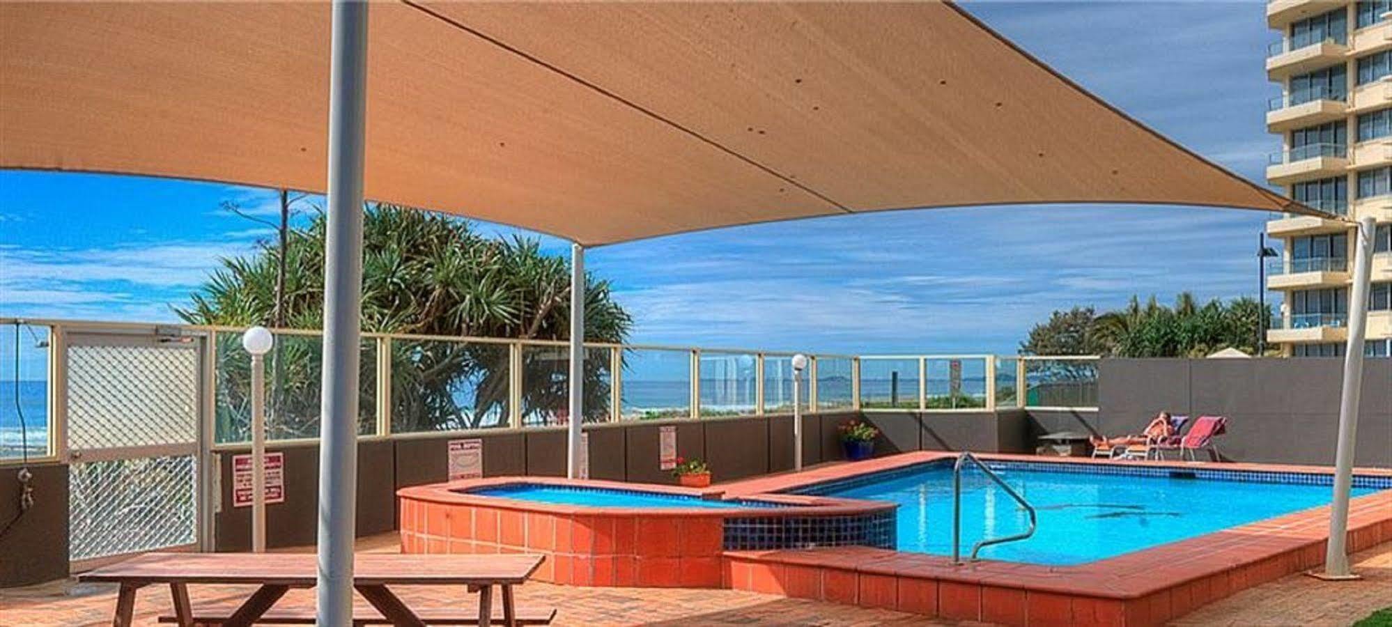President Holiday Apartments - Absolute Beachfront Gold Coast Dış mekan fotoğraf