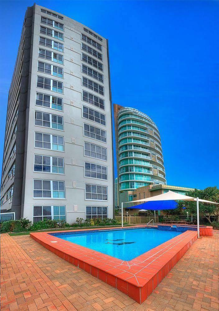 President Holiday Apartments - Absolute Beachfront Gold Coast Dış mekan fotoğraf